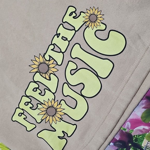 MTV Feel The Music Sunflower Beige Sweat Shorts Size 4X New - Picture 2 of 7